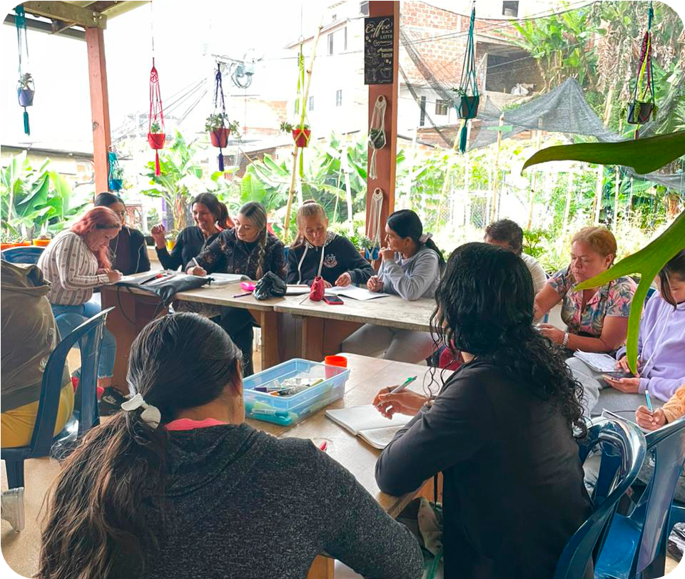 Estudiantes de SEM en una formación. Centro Solidario Juan Pablo II